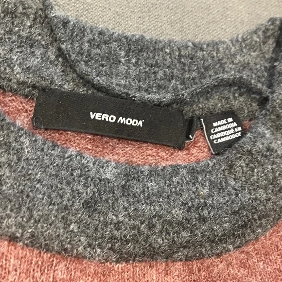 Last Chance! Vero Moda Women's Striped Sweater in Red, Gray, and Cream - Picture 4 of 7